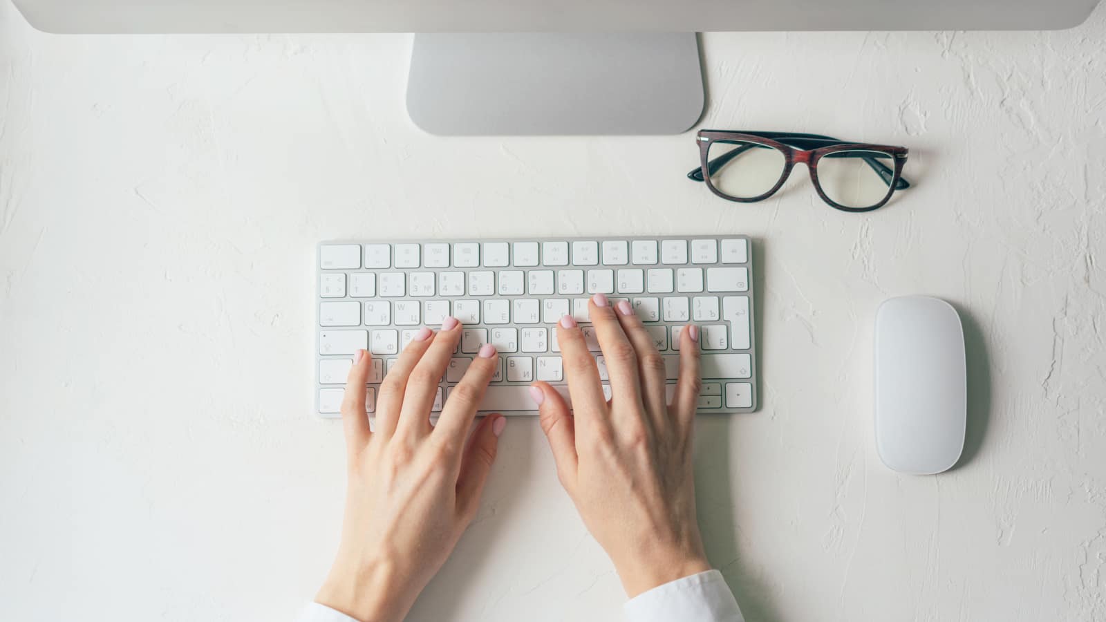 Zarabianie z AI – posty na blogu wspierane sztuczną inteligencją Blog o AI – ilustracja przedstawiająca logo bloga nawiązująca do postowania AI‑powered treści